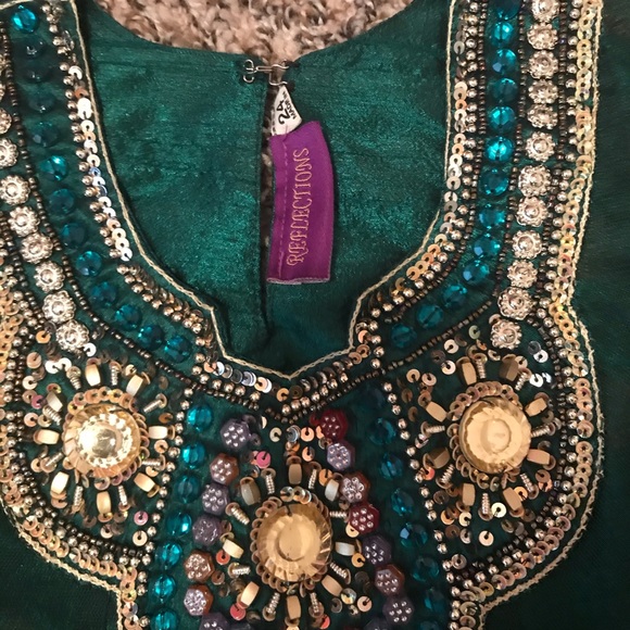 Pretty little girl Indian outfit - Picture 3 of 8